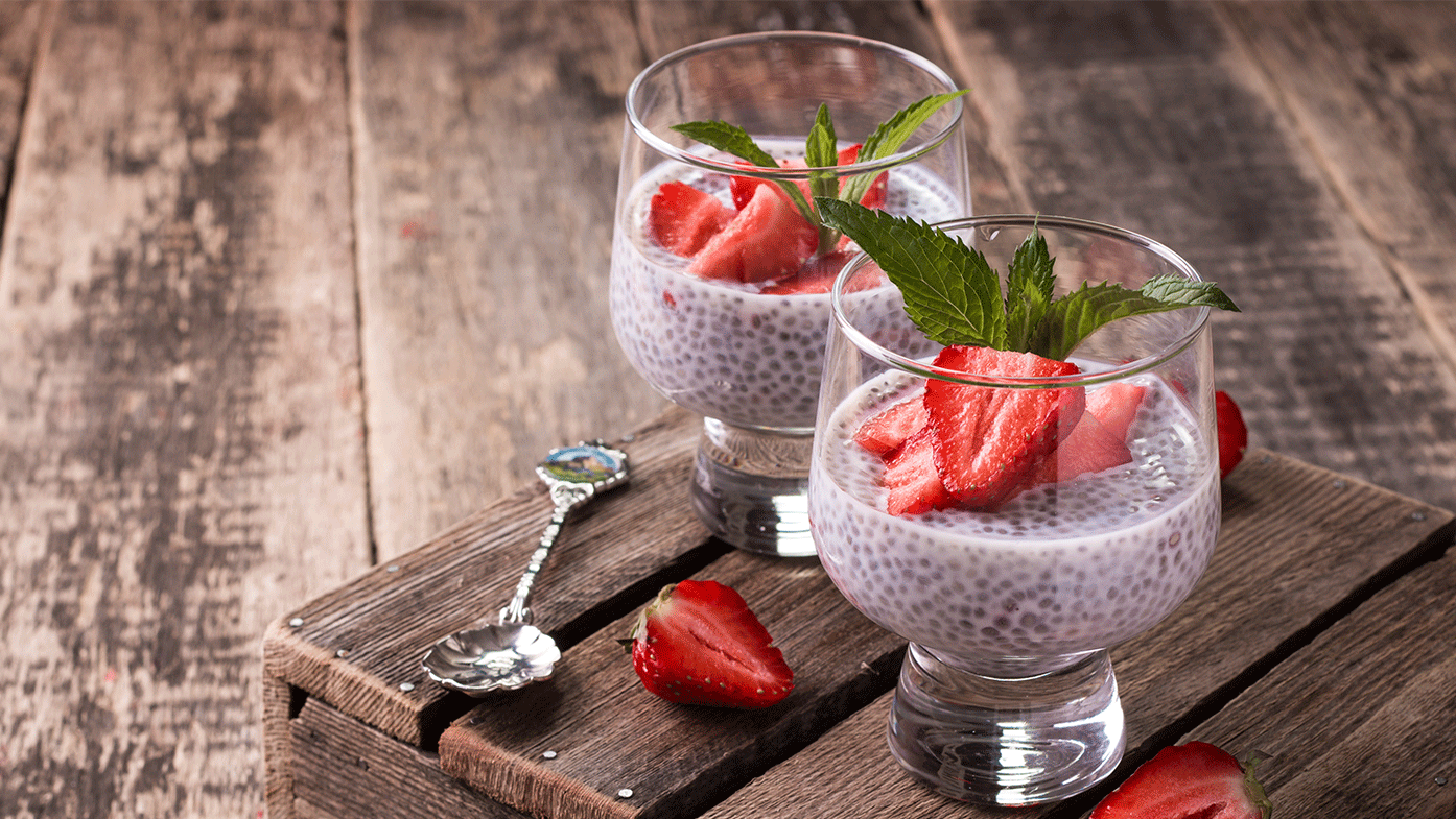 Erdbeerpudding mit Chiasamen und Mandelmilch 